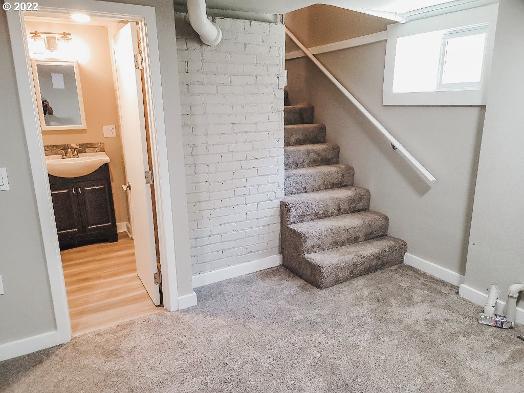 324 Northwest 9th Street Pendleton, OR 97801 - Photo 21 of 24 a view of an entryway