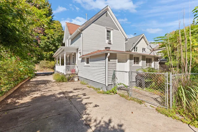 $180,000 | 612 North Clinton Street, Adrian, MI 49221