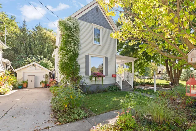 $180,000 | 612 North Clinton Street, Adrian, MI 49221