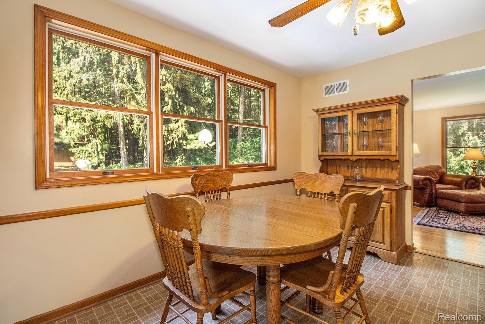 13171 Dunham Road Hartland, MI 48353 - Photo 10 of 61 Kitchen dining area