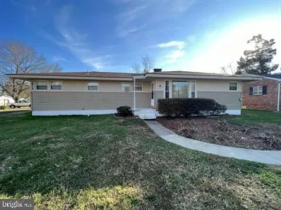 $1,595 | 1012 Julian Drive, Unit B, Fredericksburg, VA 22405
