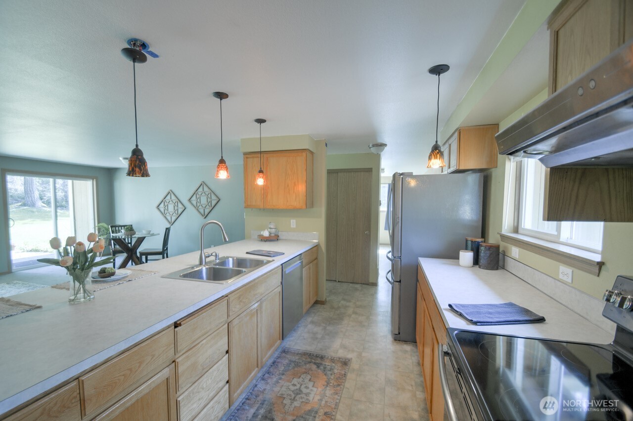 8910 Hunter Point Road Northwest Olympia, WA 98502 - Photo 8 of 31