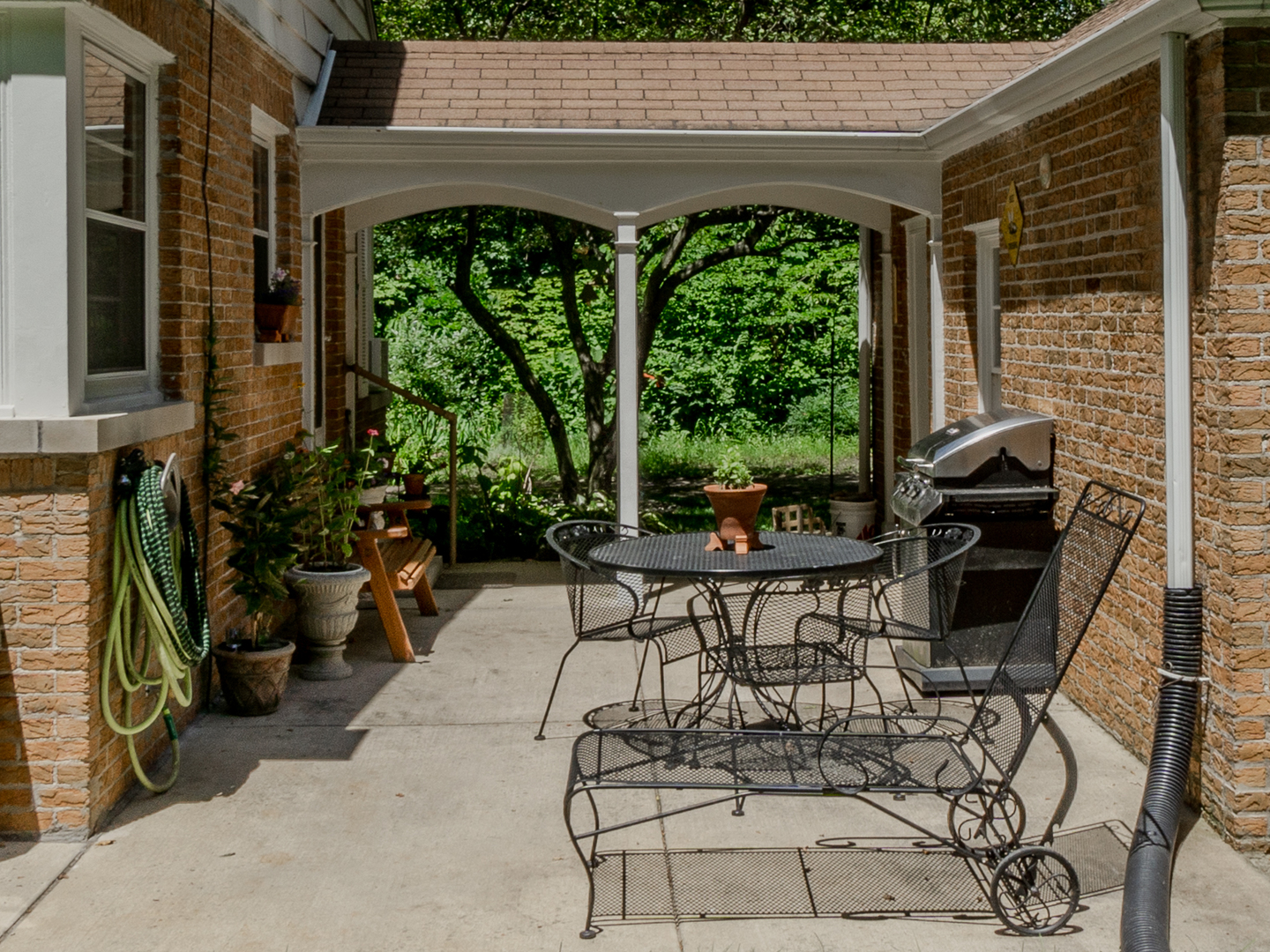 5415 West Pauling Road Monee, IL 60449 - Photo 5 of 17 a view of an outdoor seating area