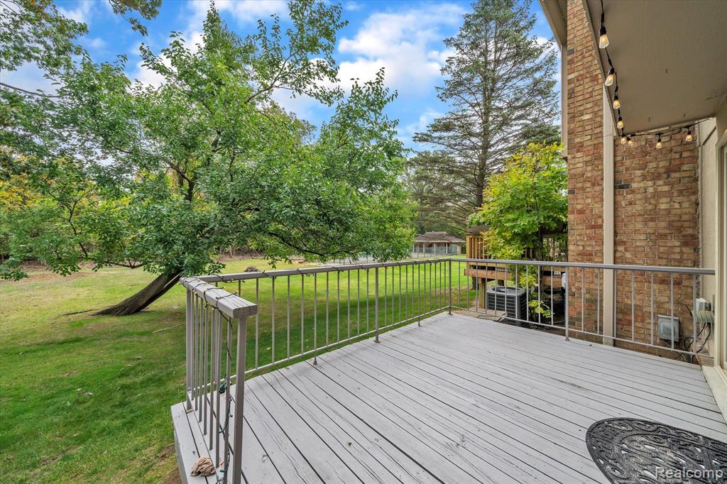 639 Oakbrook West Rochester Hills, MI 48307 - Photo 50 of 51
