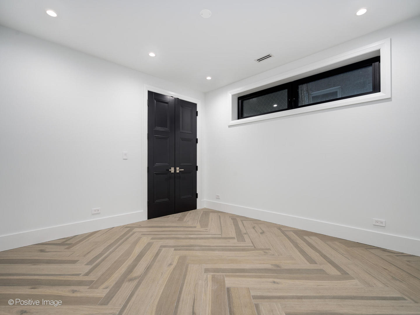 1216 West George Street Chicago, IL 60657 - Photo 30 of 42 a room with a bed and cabinets