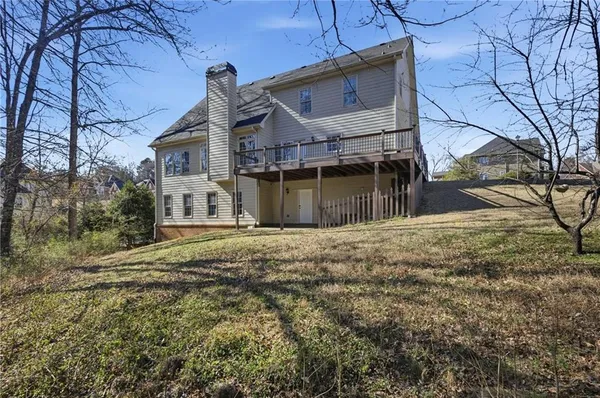 a view of a house with a yard