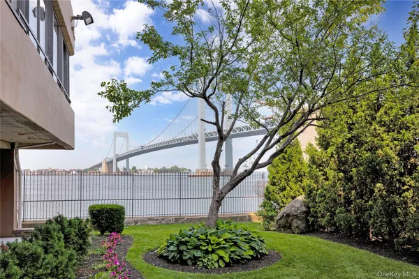 $380,000 | 166-41 Powells Cove Boulevard, Unit 6A | Beechhurst