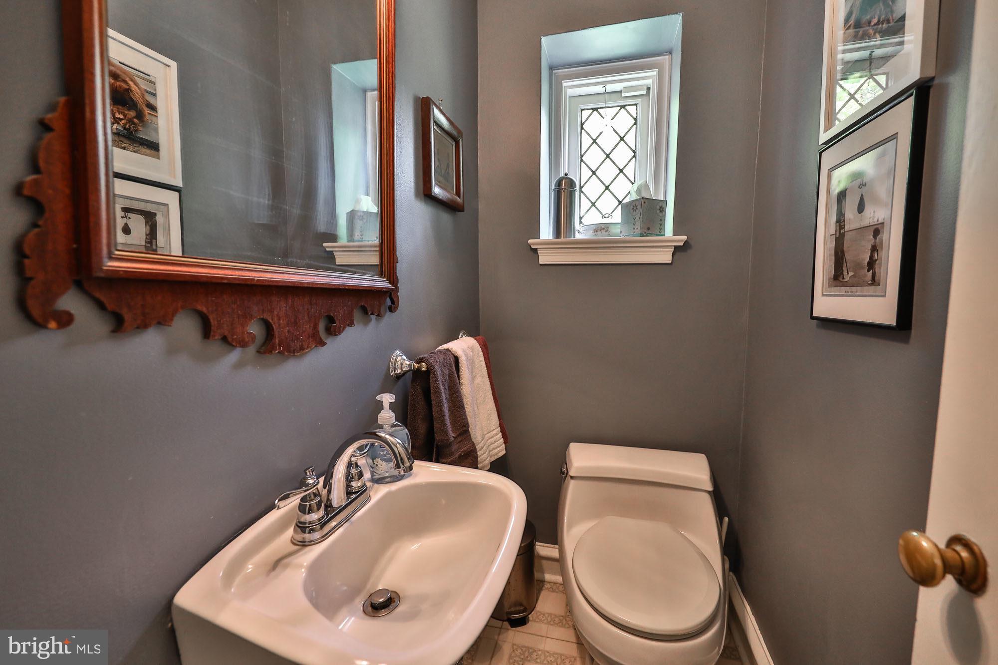 1140 Kingsley Road Rydal, PA 19046 - Photo 18 of 38 Powder Room