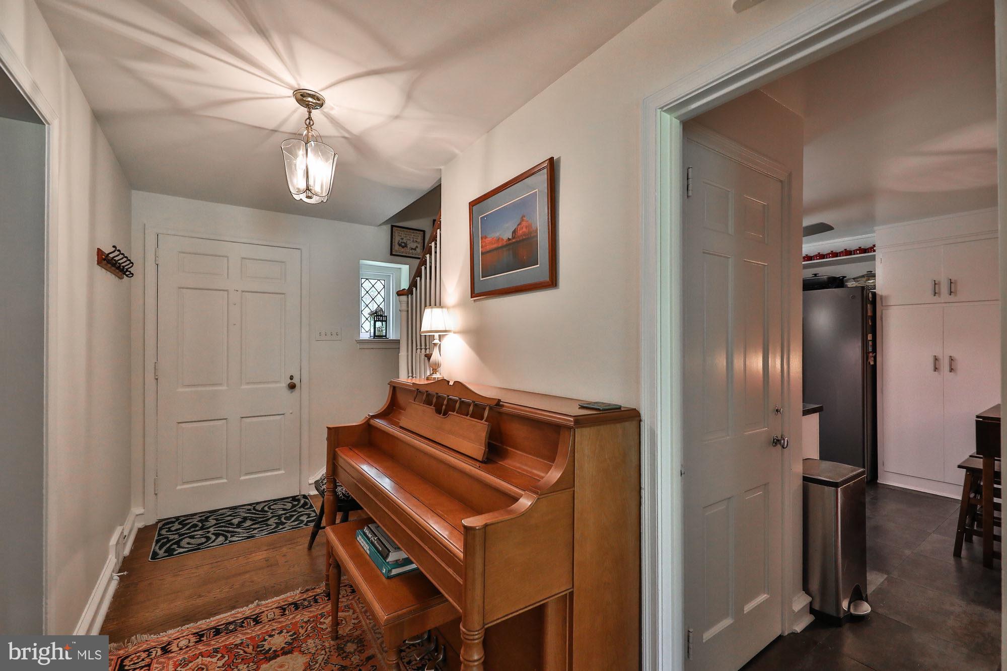 1140 Kingsley Road Rydal, PA 19046 - Photo 4 of 38 Foyer