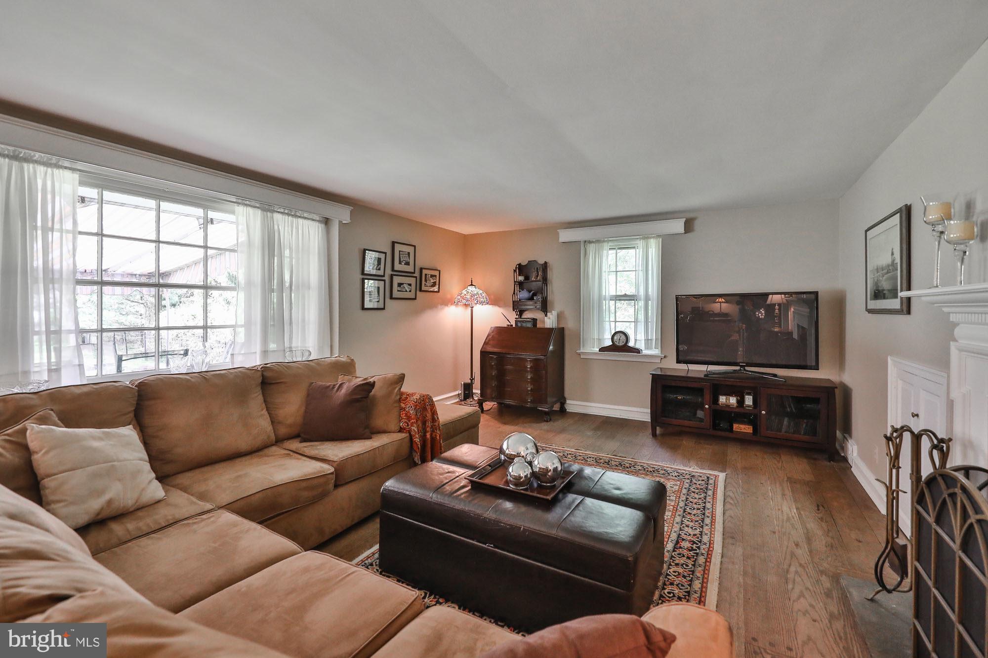 1140 Kingsley Road Rydal, PA 19046 - Photo 5 of 38 Living Room