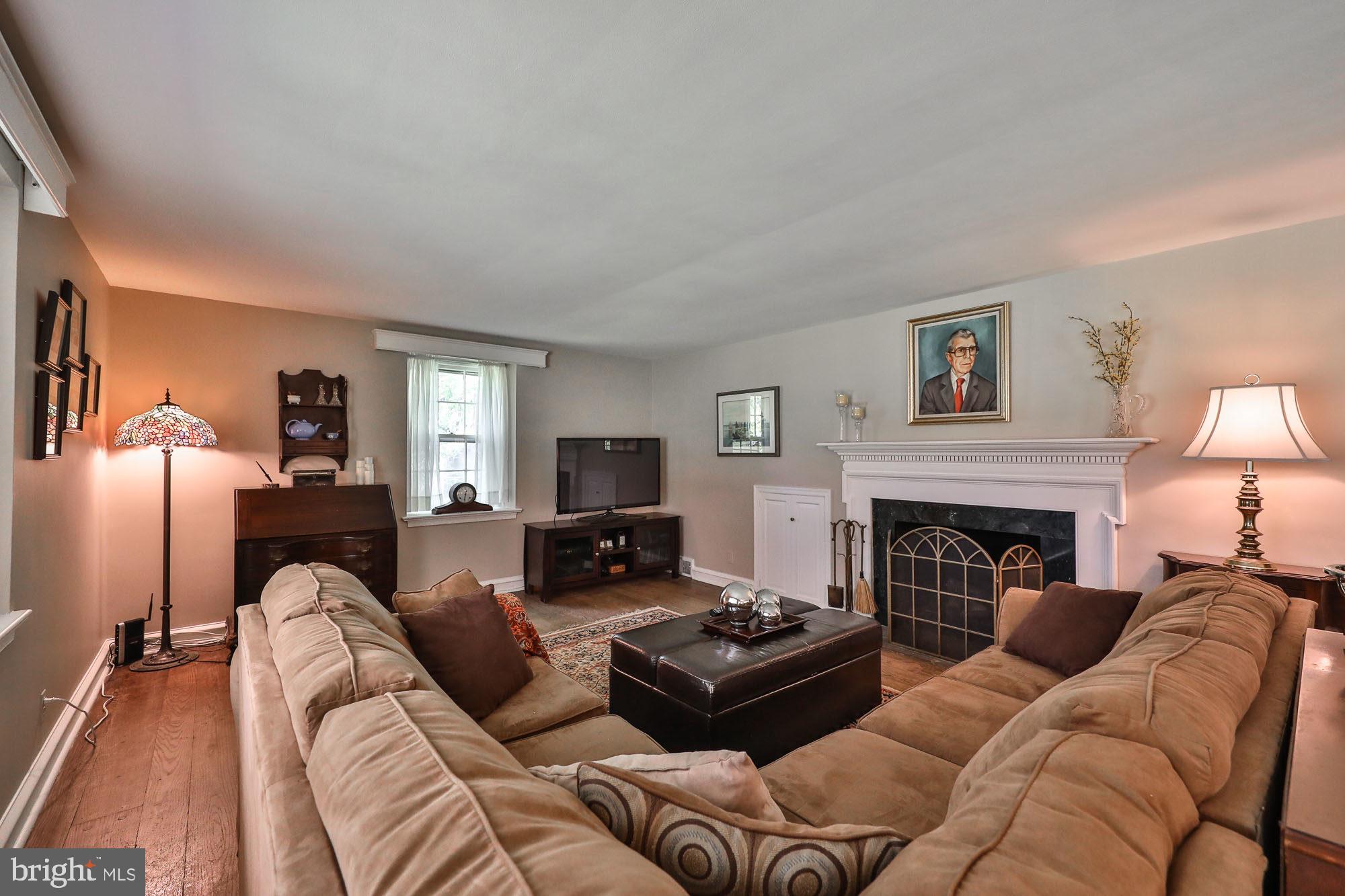 1140 Kingsley Road Rydal, PA 19046 - Photo 6 of 38 Living Room