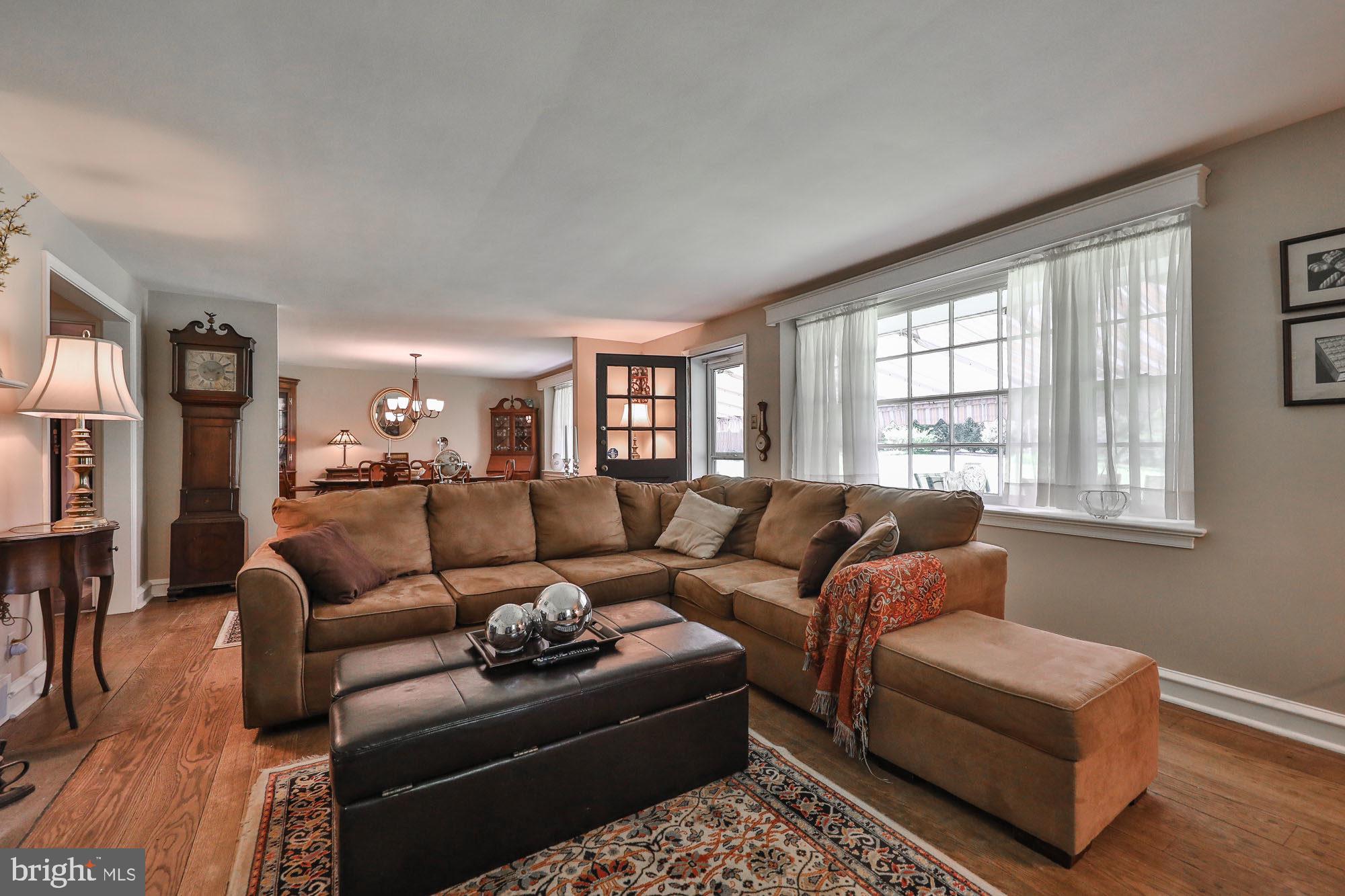 1140 Kingsley Road Rydal, PA 19046 - Photo 7 of 38 Living Room