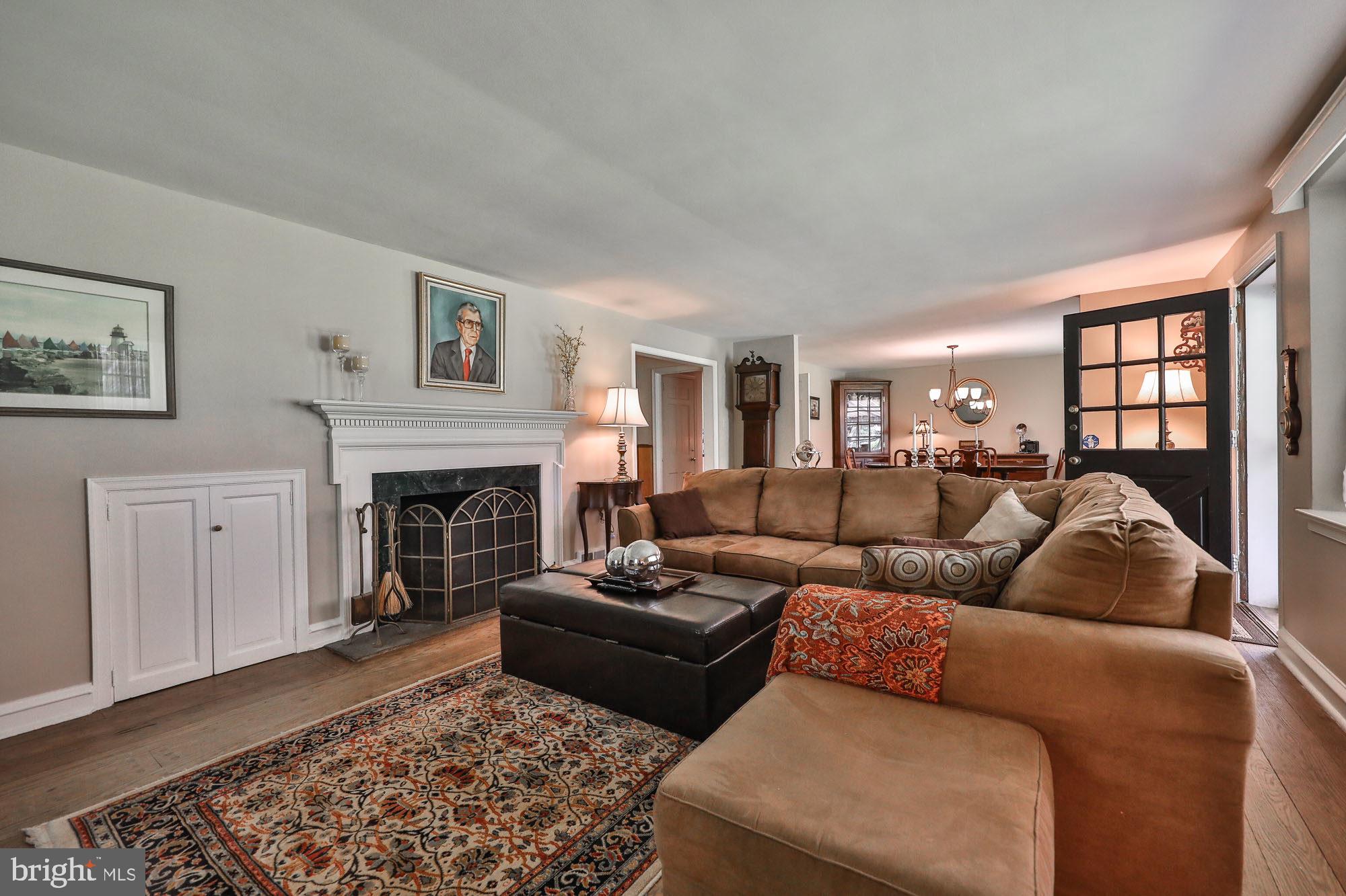 1140 Kingsley Road Rydal, PA 19046 - Photo 8 of 38 Living Room
