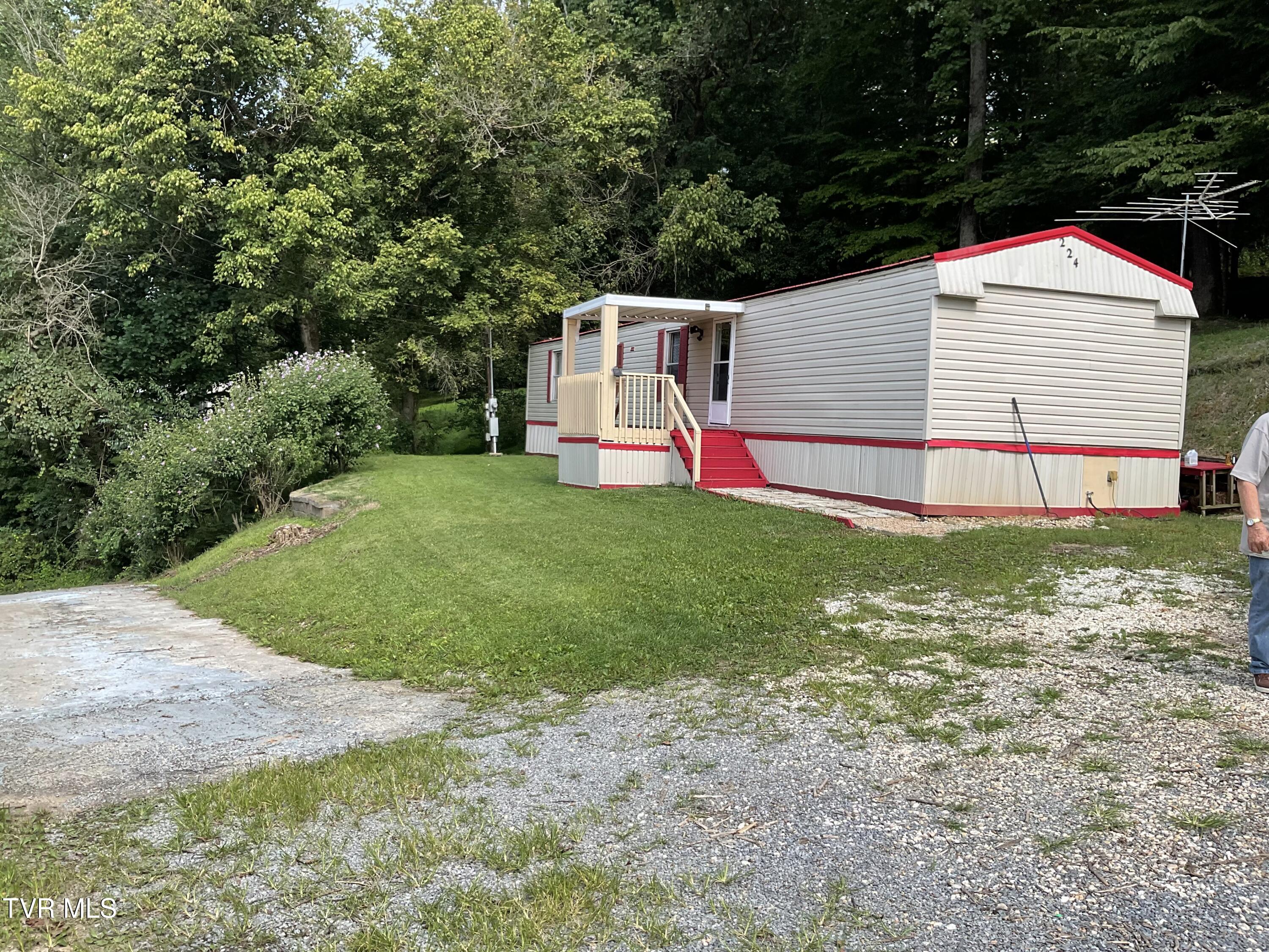 511 Weaver Branch Road Bluff City, TN 37618 - Photo 2 of 24 IMG_0486