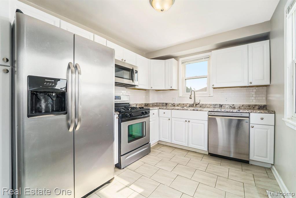 2106 John R Road Troy, MI 48083 - Photo 6 of 16
