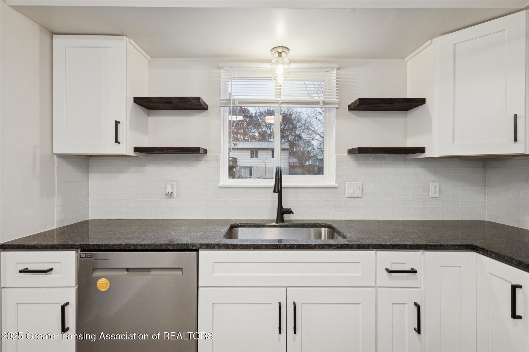 218 Raritan Road Lansing, MI 48911 - Photo 11 of 30 14-218-Raritan-Rd-Windowstill