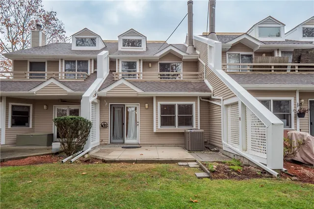 $439,000 | 37 Lawton Brook Lane, Portsmouth, RI 02871