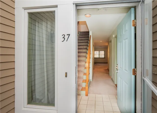 $439,000 | 37 Lawton Brook Lane, Portsmouth, RI 02871