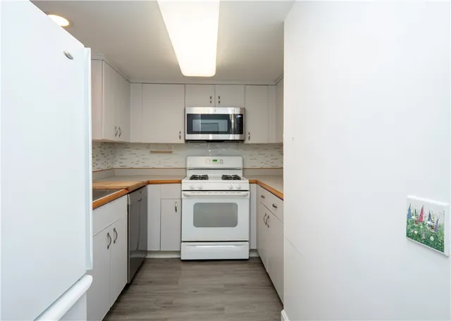 $439,000 | 37 Lawton Brook Lane, Portsmouth, RI 02871