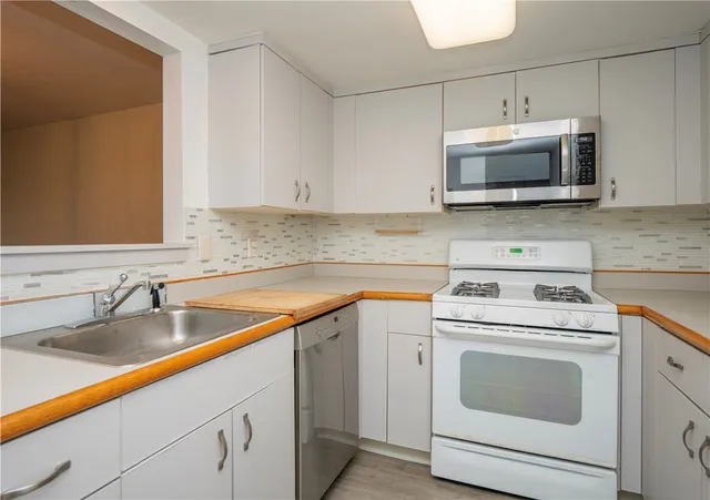 $439,000 | 37 Lawton Brook Lane, Portsmouth, RI 02871