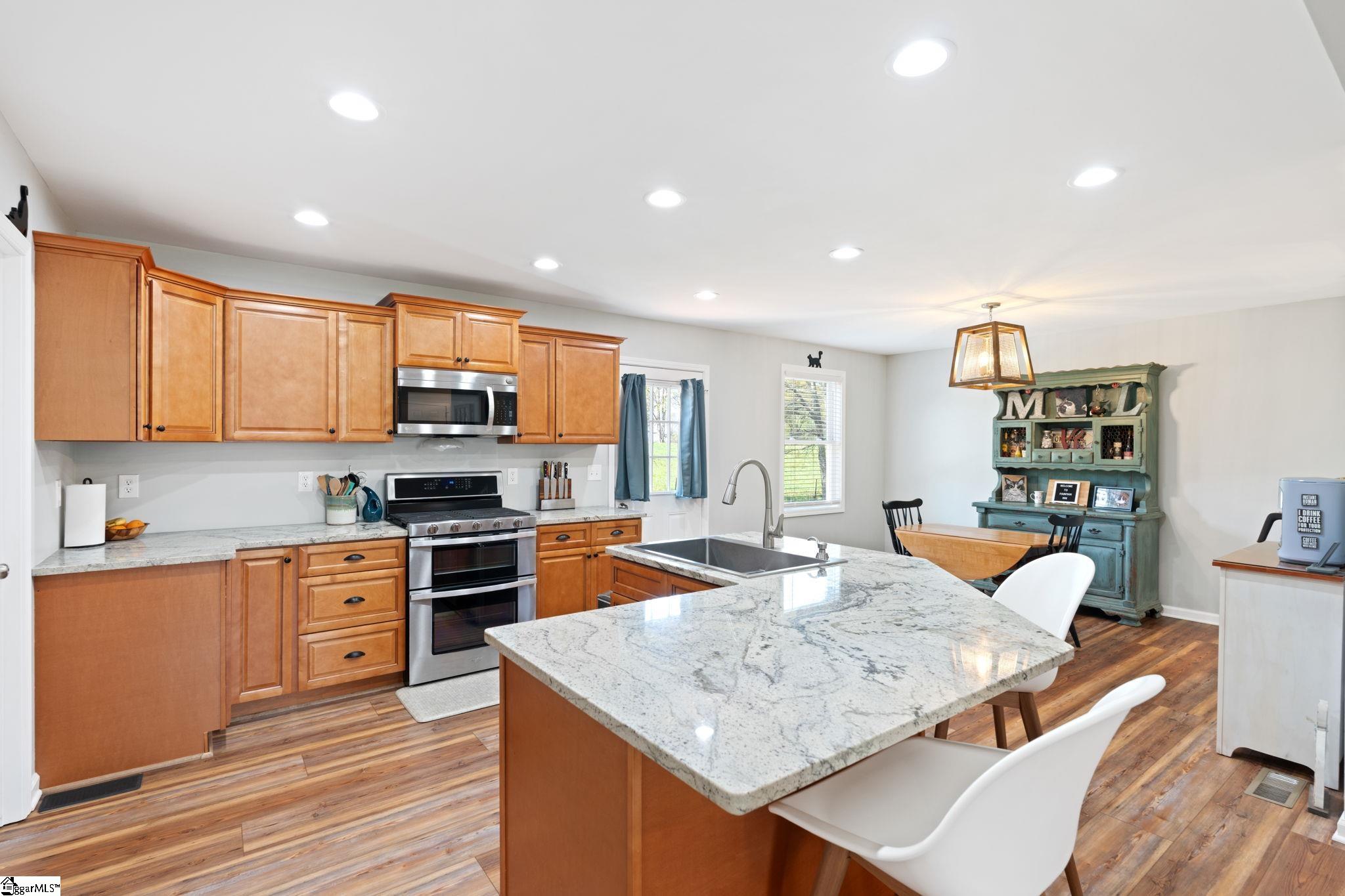 2762 Allen Bridge Road Fountain Inn, SC 29644 - Photo 7 of 41