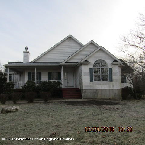 35 Holmes Mill Road Cream Ridge, NJ 08514 - Photo 1 of 7 a front view of a house with garden