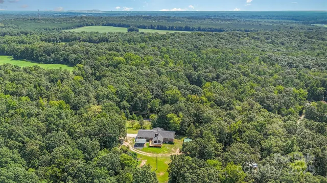 a view of a yard with a sink