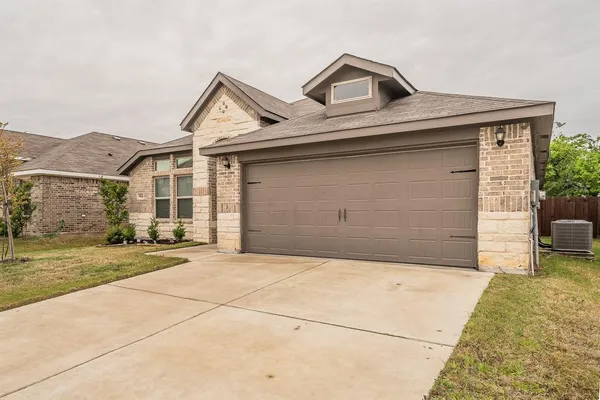a view of a house with a yard and garage
