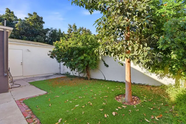 $2,295 | 1610 West 36th Place, Unit 1, Los Angeles, CA 90018