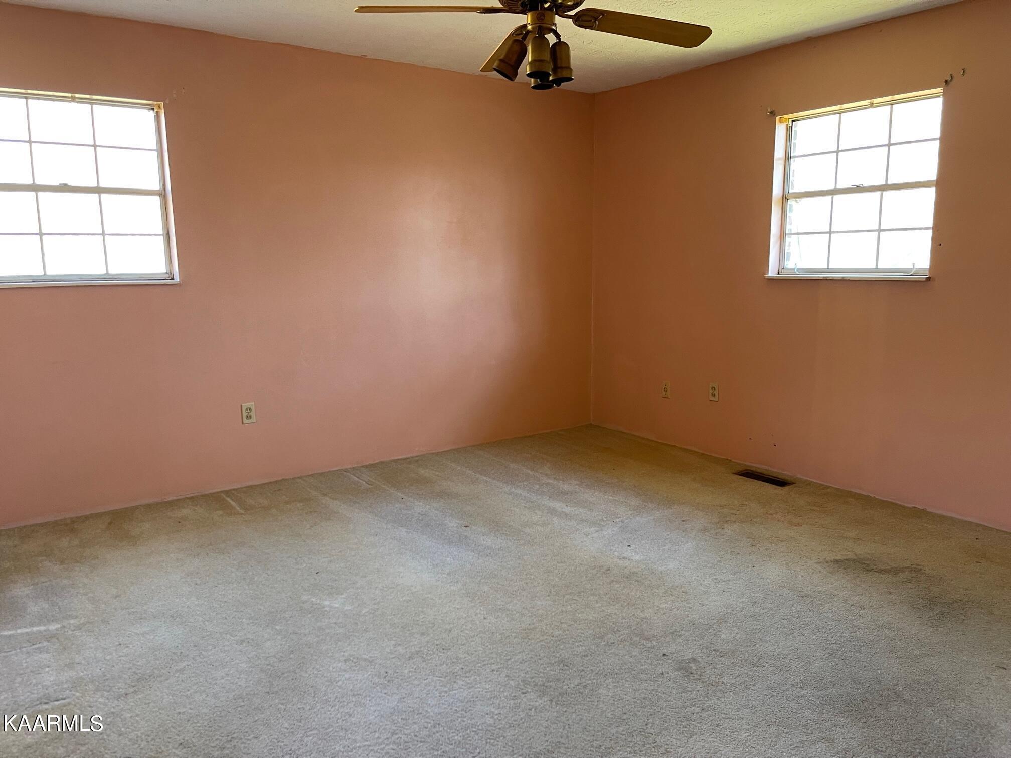 712 Industrial Road Newport, TN 37821 - Photo 8 of 12 IMG_6846