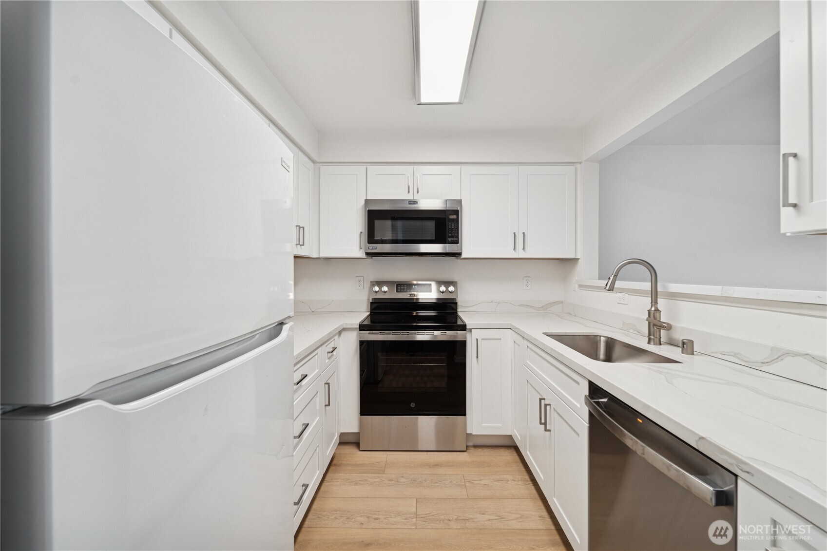 927 132nd Street Southwest, Unit H5 Everett, WA 98204 - Photo 11 of 28