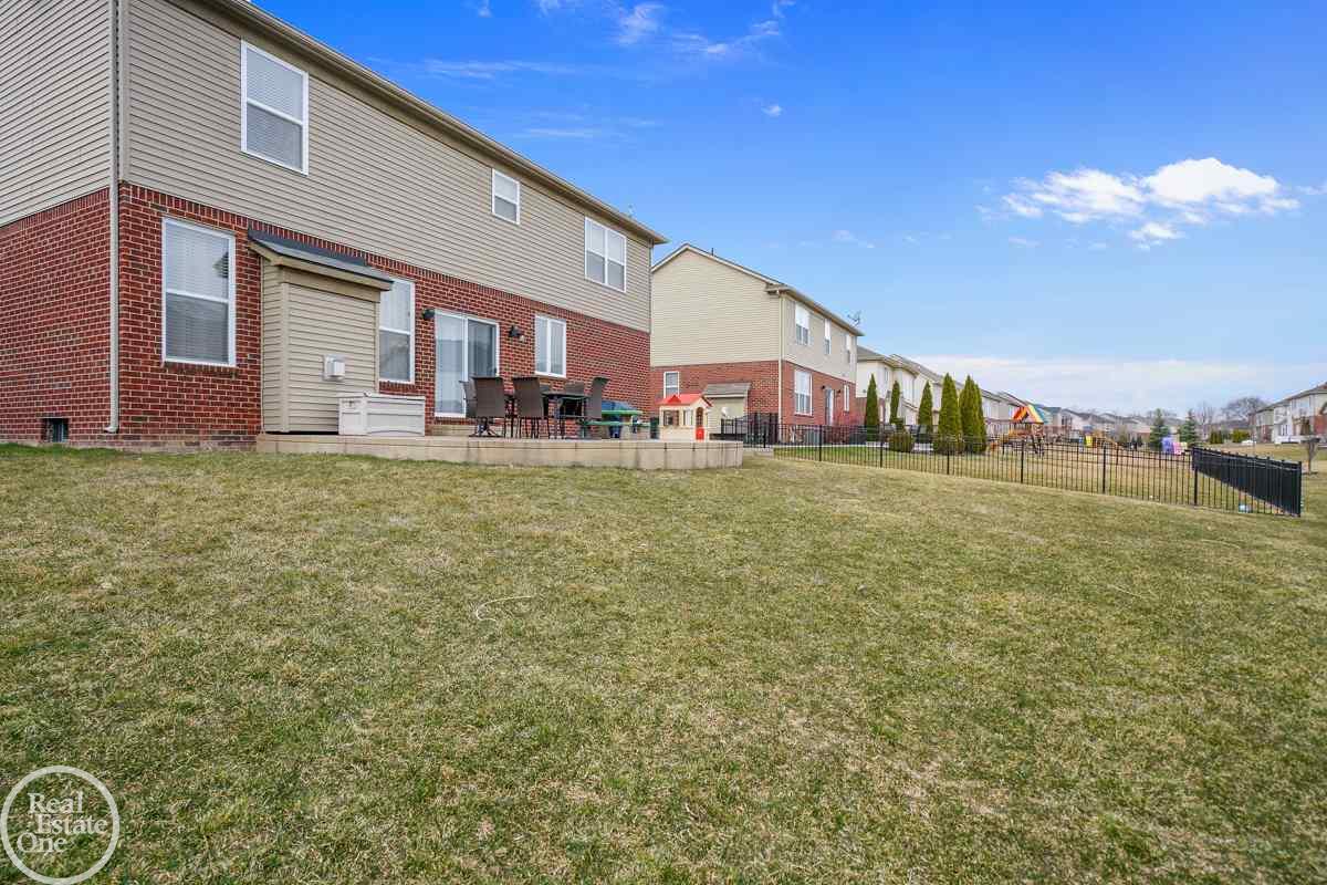 3711 Connors Drive Rochester, MI 48307 - Photo 29 of 33 Nice Big Yard