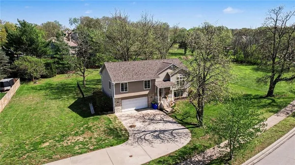 $425,000 | 13720 West 83rd Street, Lenexa, KS 66215