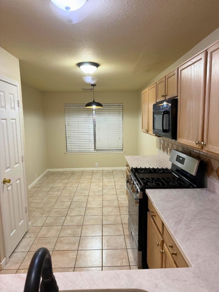 11911 Ezekiel Road Tomball, TX 77375 - Photo 9 of 23 Light and bright breakfast space located off the kitchen.