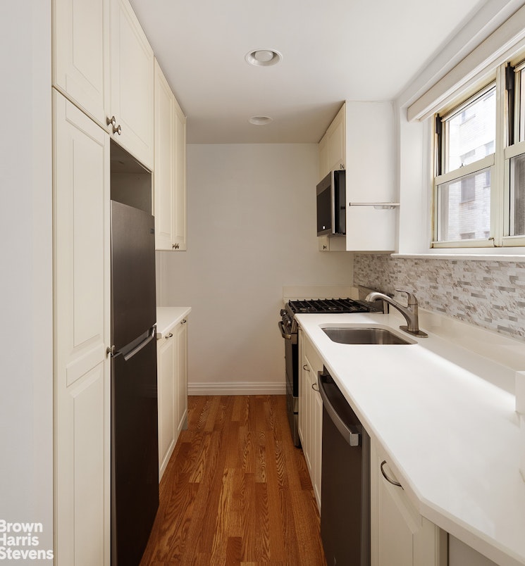 434 East 52nd Street, Unit 6D Manhattan, NY 10022 - Photo 5 of 9