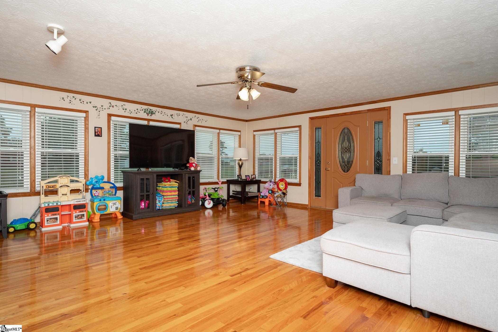 312 Willingham Road Williamston, SC 29697 - Photo 11 of 33