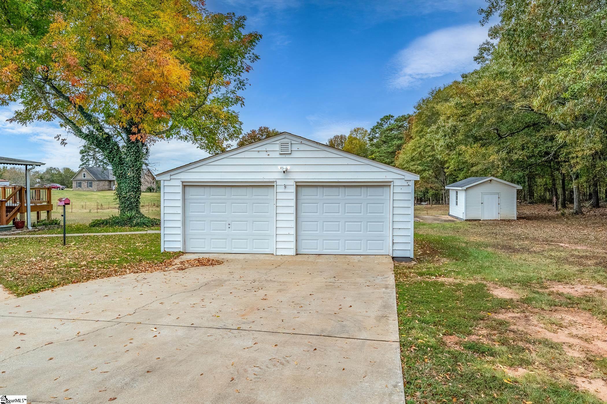 312 Willingham Road Williamston, SC 29697 - Photo 3 of 33