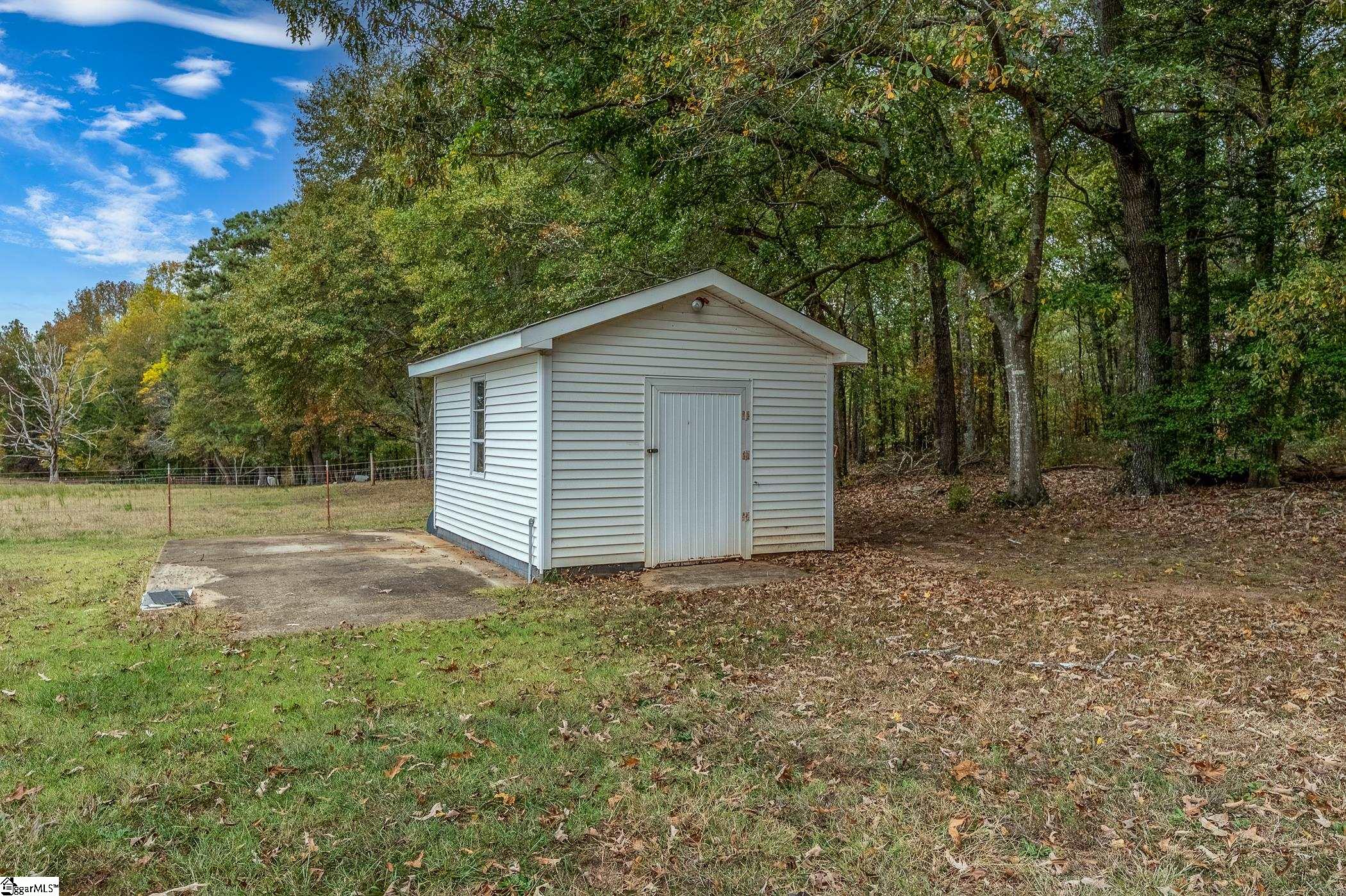 312 Willingham Road Williamston, SC 29697 - Photo 4 of 33