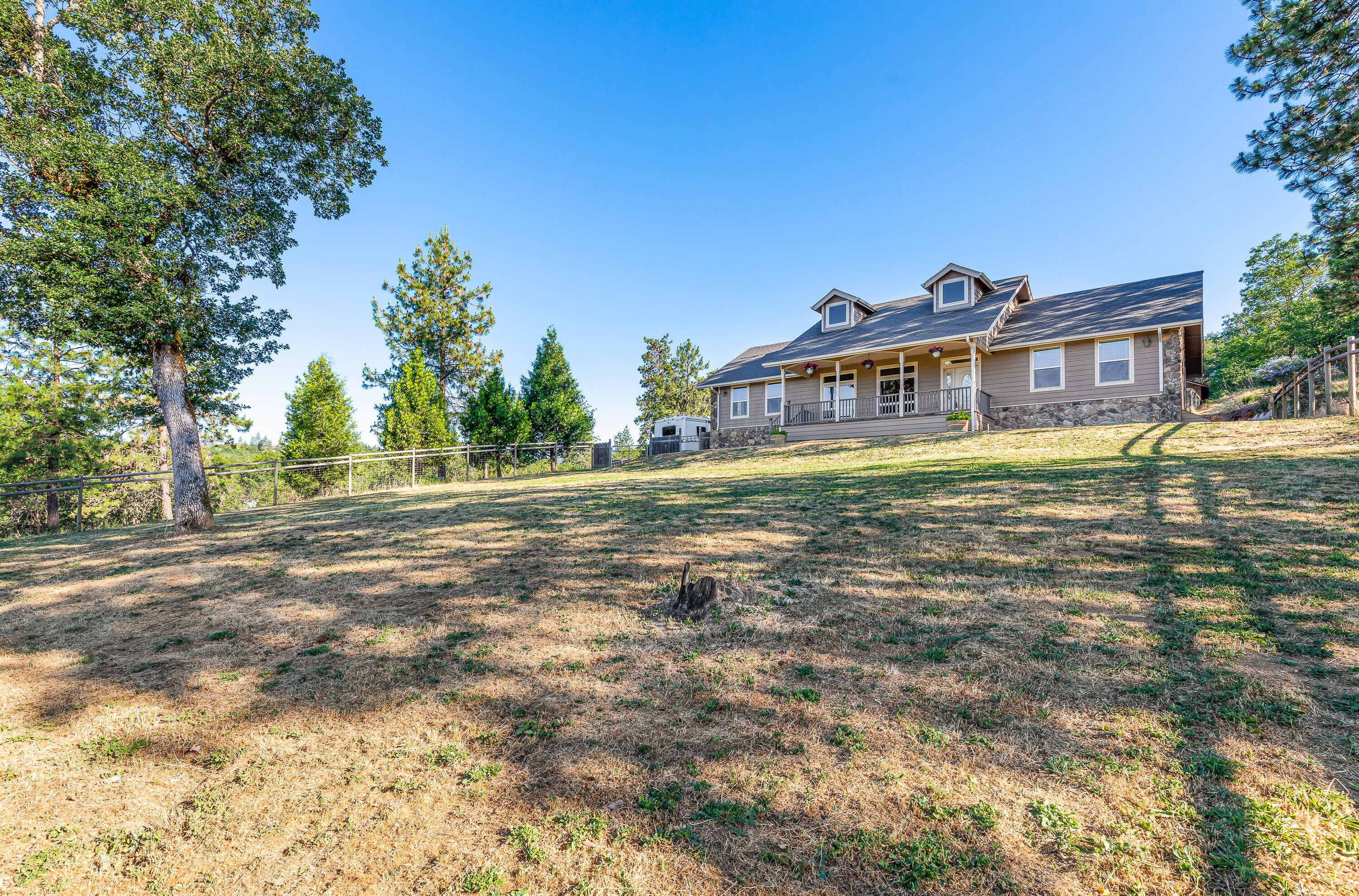 681 Three Pines Road Grants Pass, OR 97526 - Photo 2 of 20 Front of home 2