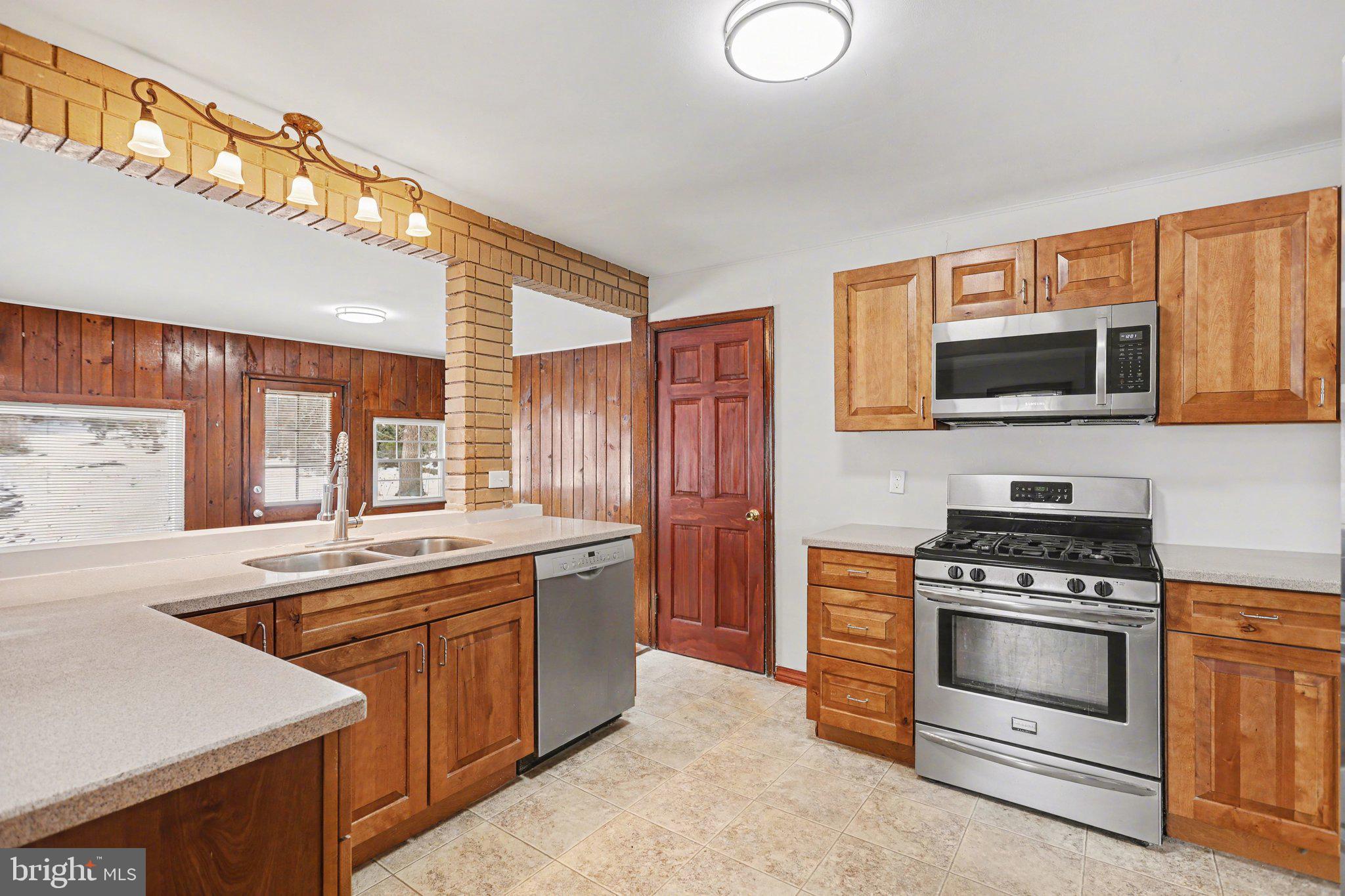 132 Locust Grove Road York, PA 17402 - Photo 5 of 22