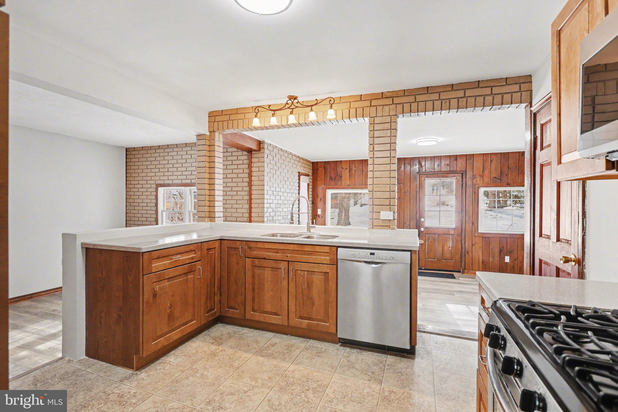 132 Locust Grove Road York, PA 17402 - Photo 6 of 22