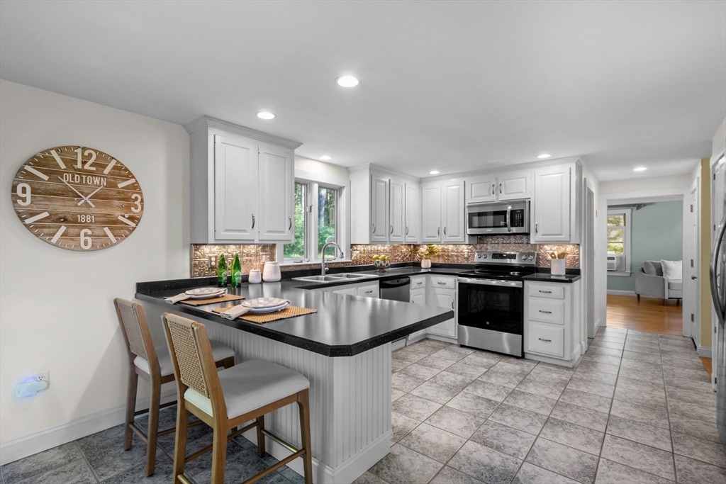 22 Main Street Norfolk, MA 02056 - Photo 12 of 42