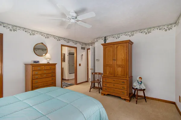 $549,900 | 9131 North 42nd Street, Hickory Corners, MI 49060