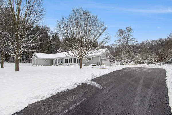 $549,900 | 9131 North 42nd Street, Hickory Corners, MI 49060