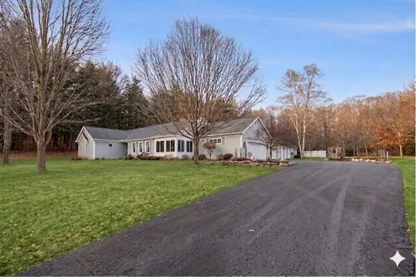$549,900 | 9131 North 42nd Street, Hickory Corners, MI 49060
