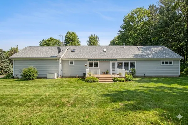 $549,900 | 9131 North 42nd Street, Hickory Corners, MI 49060
