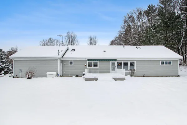 $549,900 | 9131 North 42nd Street, Hickory Corners, MI 49060