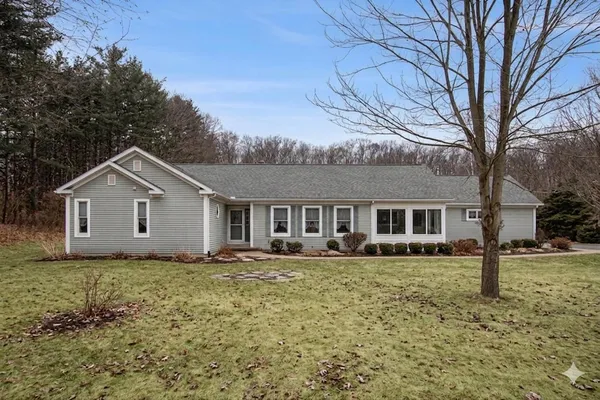 $549,900 | 9131 North 42nd Street, Hickory Corners, MI 49060