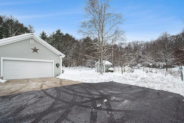 $549,900 | 9131 North 42nd Street, Hickory Corners, MI 49060
