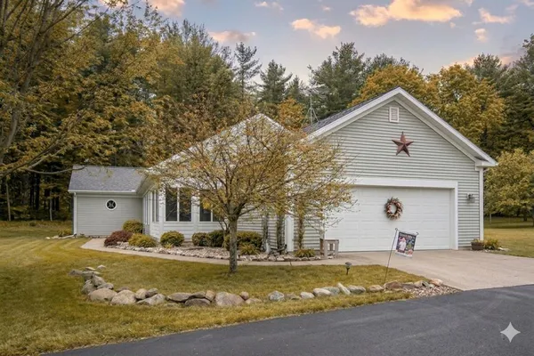 $549,900 | 9131 North 42nd Street, Hickory Corners, MI 49060